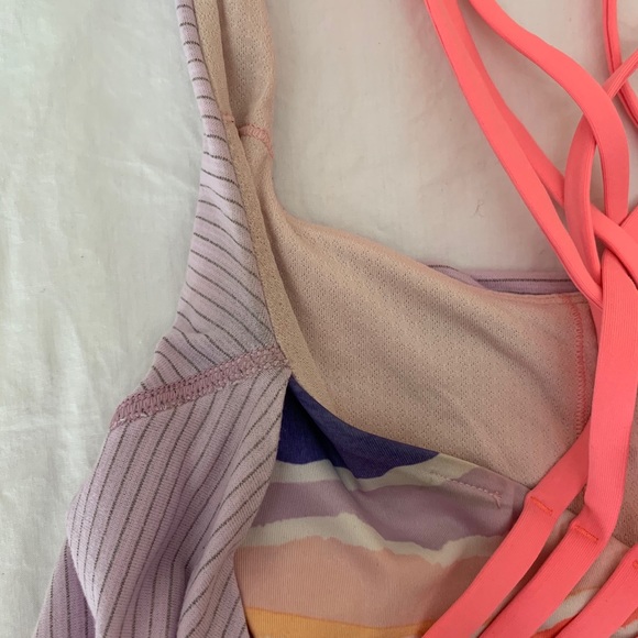 Lululemon Free to Be bra tank size 4 lavender - Picture 4 of 5